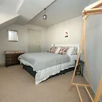 Arundel Mews - Parking - By Brighton Holiday Lets