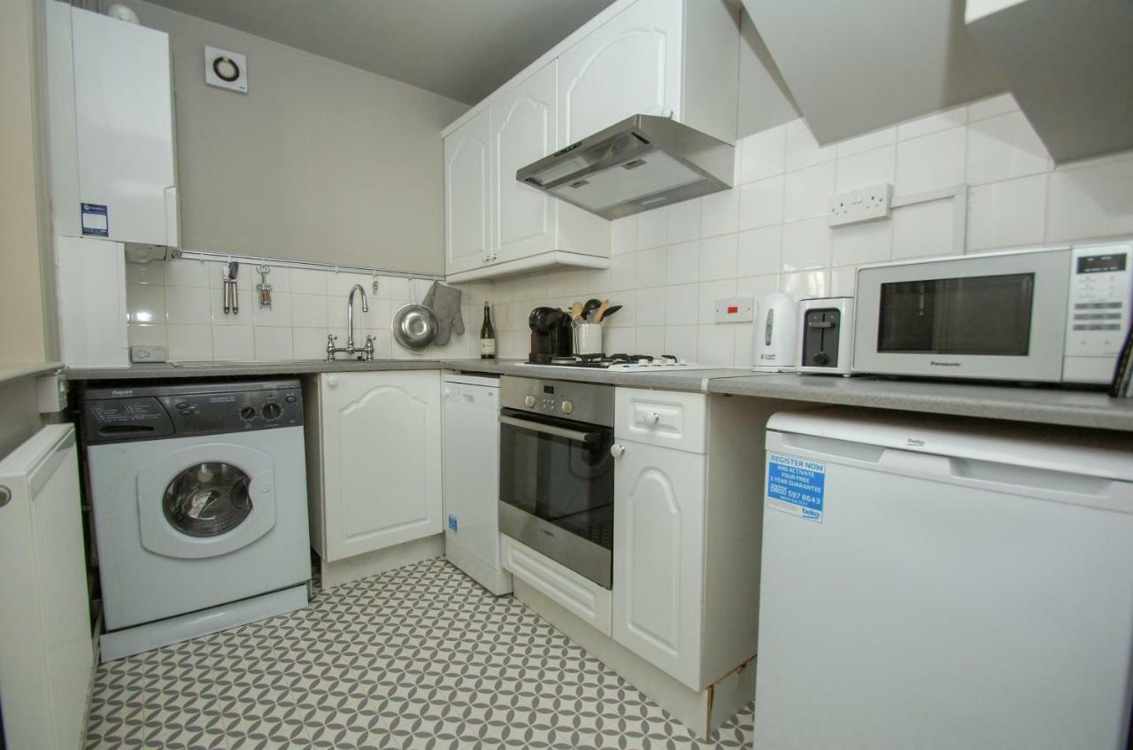 Arundel Mews - Parking - By Lets Holiday home Brighton